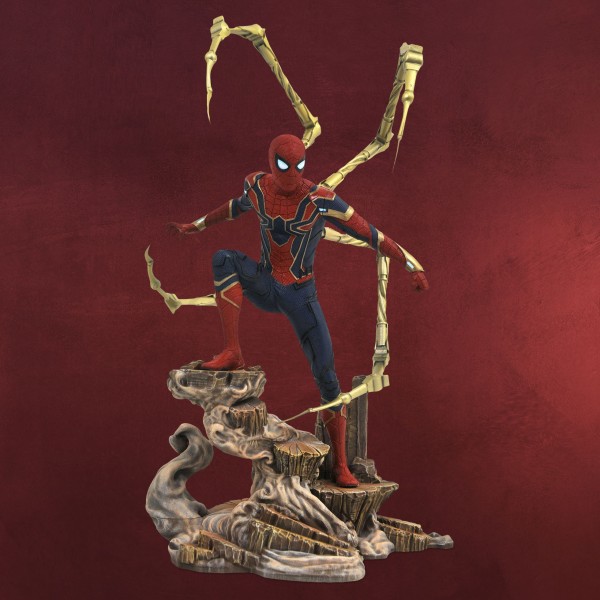 Avengers - Iron Spider Gallery Diorama Figur 28 cm