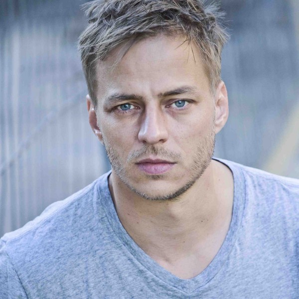 Tom Wlaschiha - Autogramm & Foto