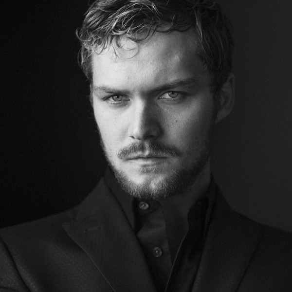 Finn Jones - Autogramm & Foto