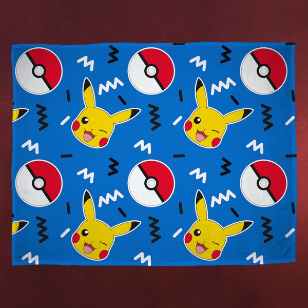 Pokemon - Pikachu und Pokeball Fleecedecke