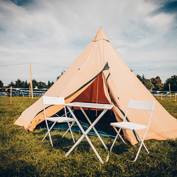 Zelt für vier (Fuchsbau-Tipi)